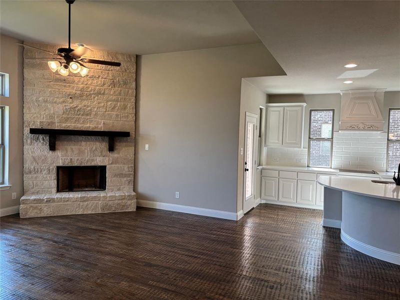 Spacious, unfurnished interior of a new home in , Waxahachie (Image 6).