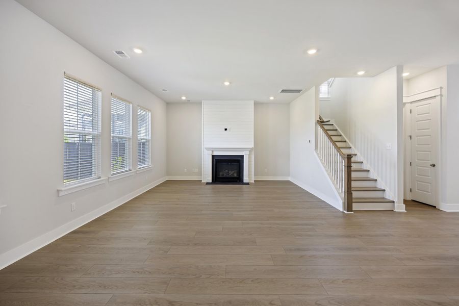 Spacious, unfurnished interior of a new home in , Summerville (Image 22).