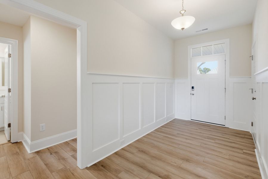 Spacious, unfurnished interior of a new home in Sidbury Landing, Wilmington (Image 26).