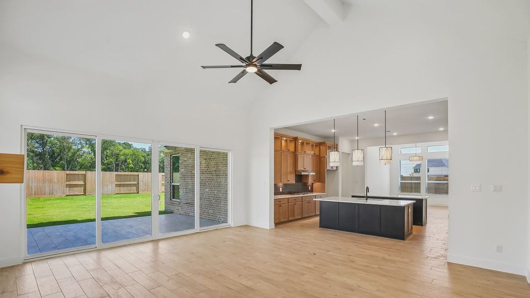 Spacious, unfurnished interior of a new home in Riceland 60',65',70', Mont Belvieu (Image 23).