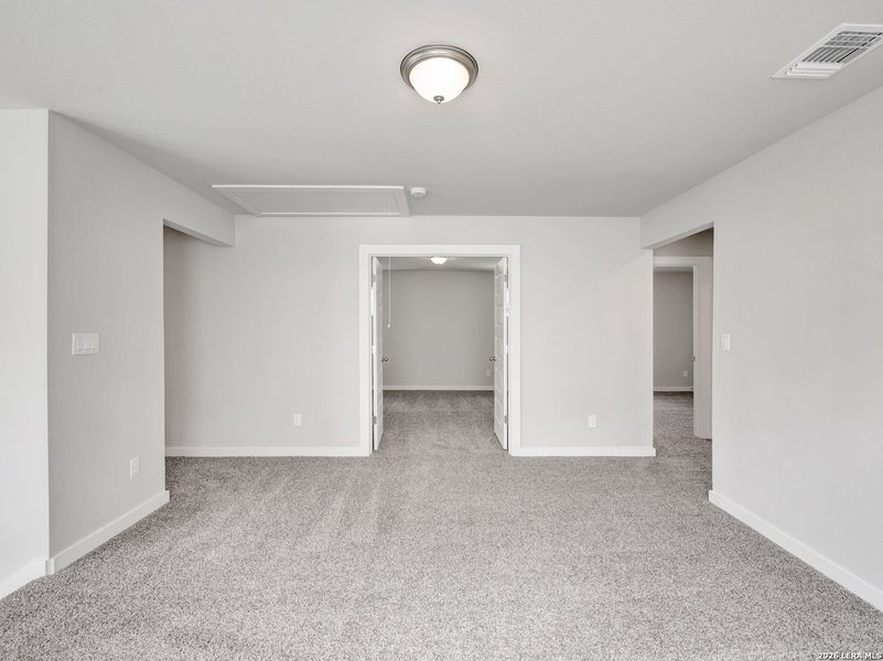 Spacious, unfurnished interior of a new home in Fairway Crossing, San Antonio (Image 21).