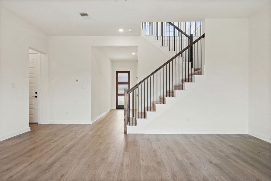 Spacious, unfurnished interior of a new home in Heritage, Dripping Springs (Image 38).