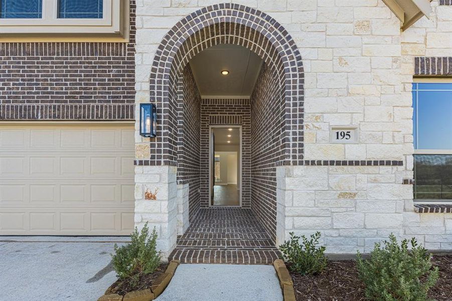 Exterior details and patio area of a home in Sable Creek, Sanger (Image 3).