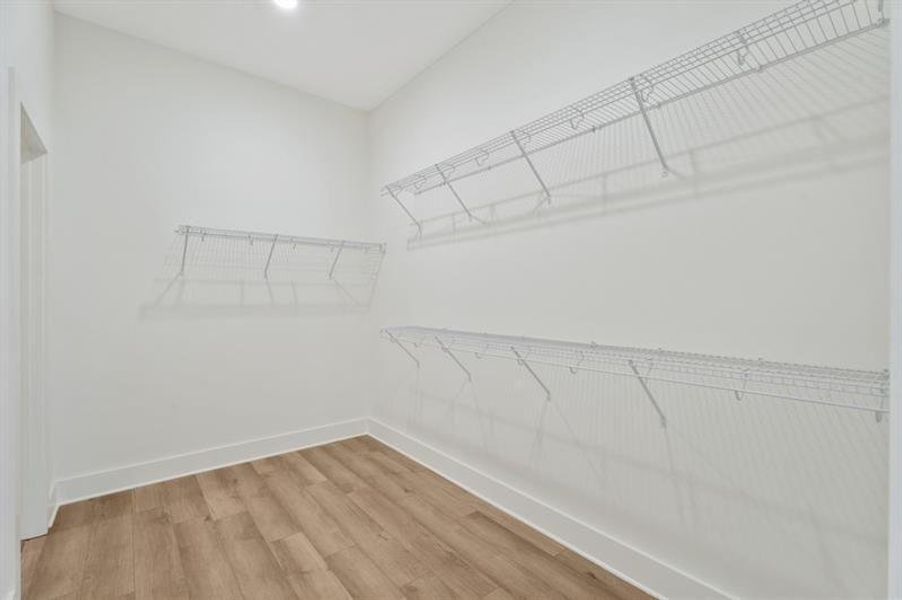 Spacious, unfurnished interior of a new home in , Gainesville (Image 31).