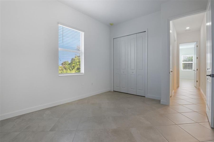 Spacious, unfurnished interior of a new home in South Gulf Cove, Port Charlotte (Image 12).