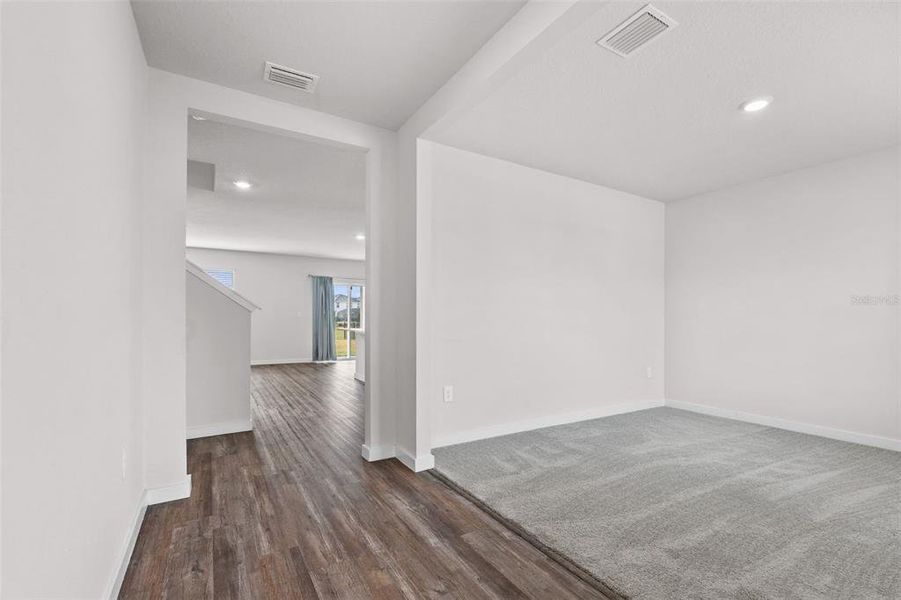 Spacious, unfurnished interior of a new home in , Bradenton (Image 23).
