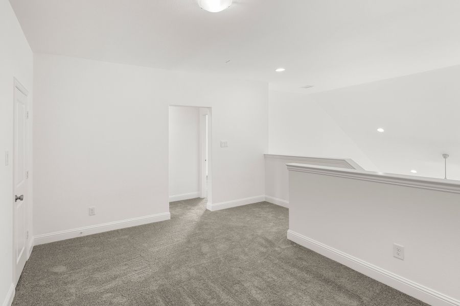 Spacious, unfurnished interior of a new home in Creekside, Royse City (Image 25).