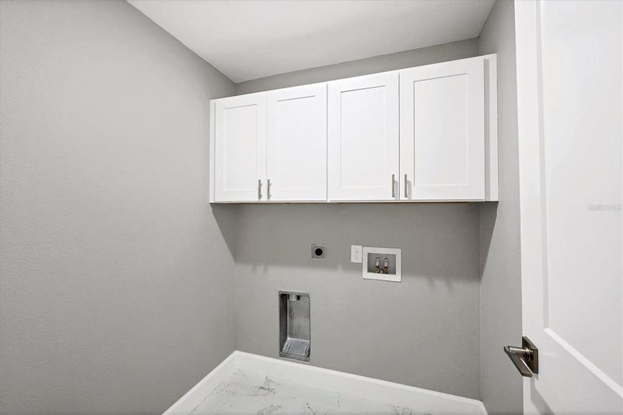 Spacious, unfurnished interior of a new home in , Port Charlotte (Image 29).