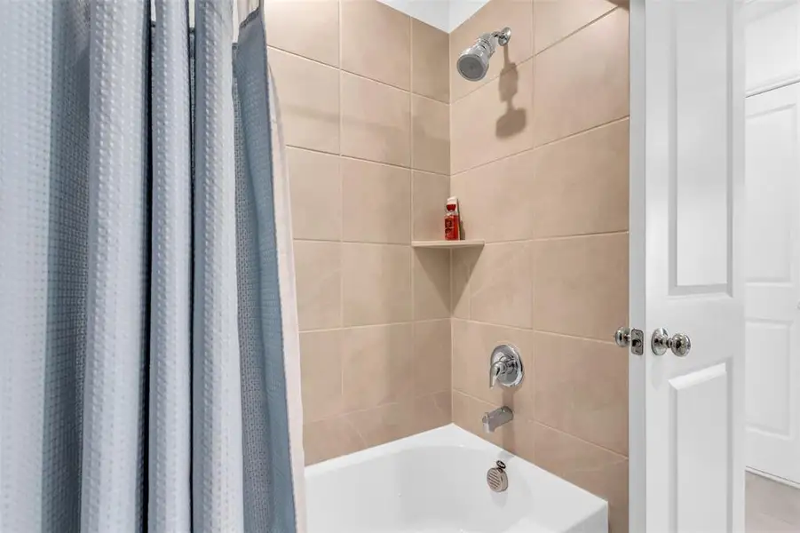 Bathroom with shower / tub combo with curtain
