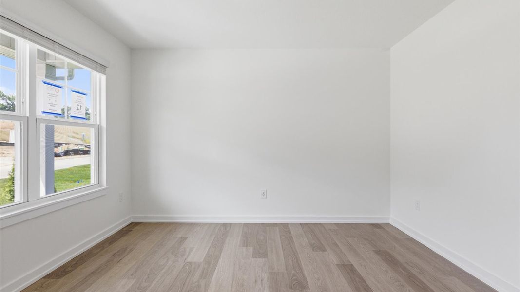 Spacious, unfurnished interior of a new home in Oak Hill, Vonore (Image 16).