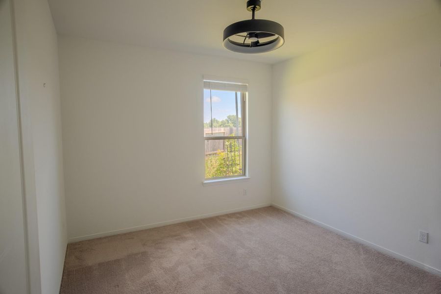 Spacious, unfurnished interior of a new home in Mustang Ridge, Alvin (Image 26).