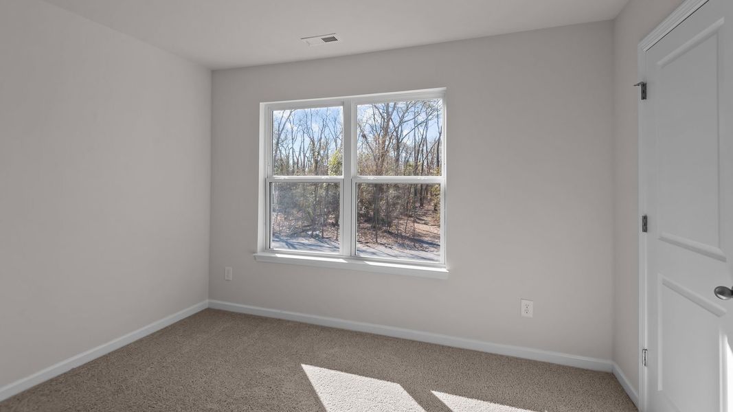 Spacious, unfurnished interior of a new home in Blair Ridge, La Grange (Image 19).