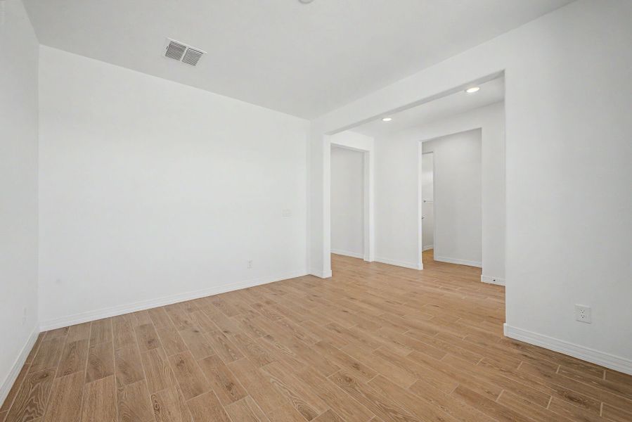 Spacious, unfurnished interior of a new home in Tierra Vistoso, Surprise (Image 10).