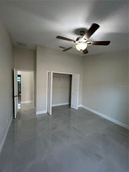 Spacious, unfurnished interior of a new home in , Tampa (Image 32).