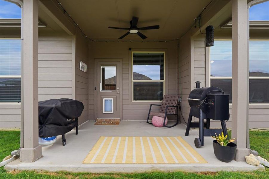 Exterior details and patio area of a home in , Haslet (Image 3).