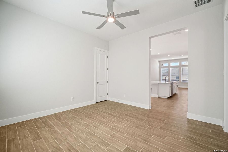 Spacious, unfurnished interior of a new home in Meyer Ranch, New Braunfels (Image 15).