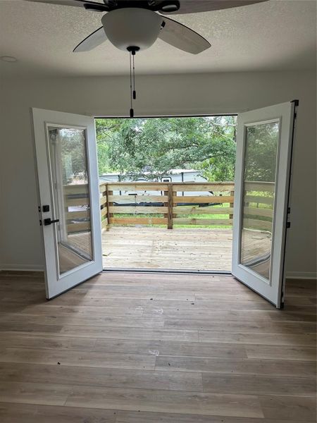 Spacious, unfurnished interior of a new home in , Brazoria (Image 9).