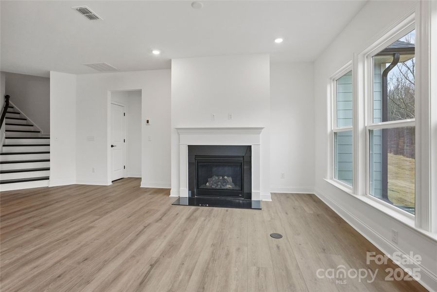 Spacious, unfurnished interior of a new home in Forest Creek, Waxhaw (Image 29).