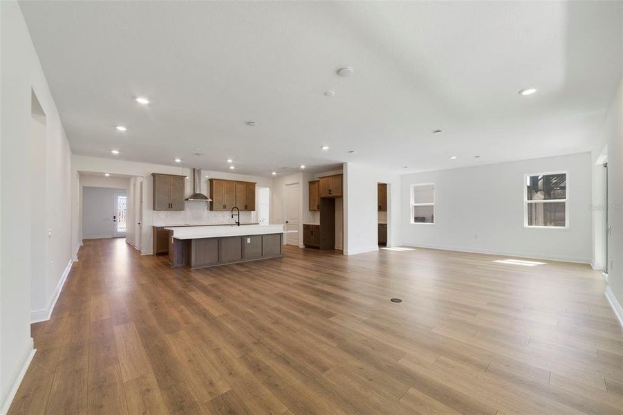 Spacious, unfurnished interior of a new home in Acuera Estates, Apopka (Image 22).