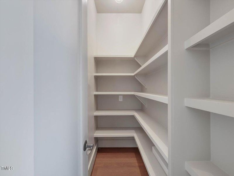 016-Pantry 016-Pantry