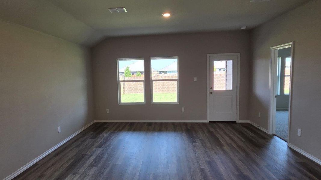 Spacious, unfurnished interior of a new home in Lonestar at Liberty Trails, Fort Worth (Image 11).