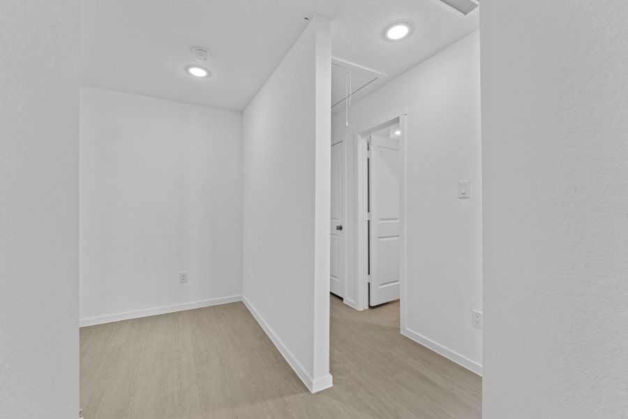 Spacious, unfurnished interior of a new home in Friendship Oaks, Fredericksburg (Image 9).