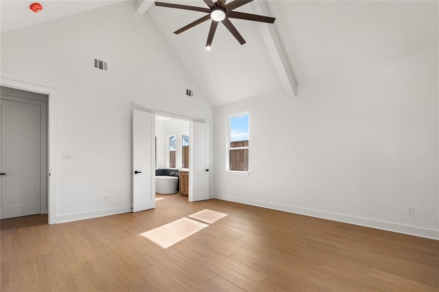 Spacious, unfurnished interior of a new home in , Sherman (Image 29).