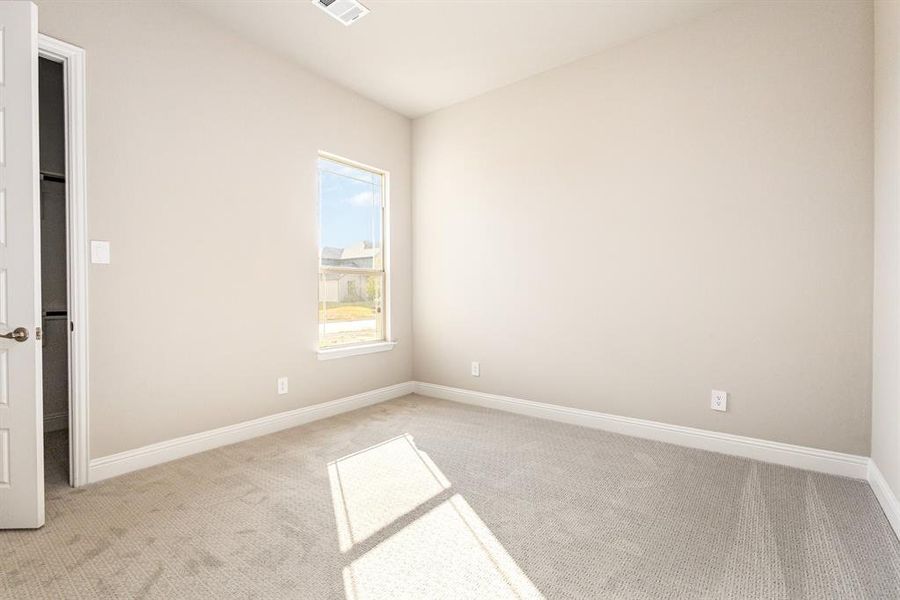 Spacious, unfurnished interior of a new home in Ten Mile Creek Estates, DeSoto (Image 28).