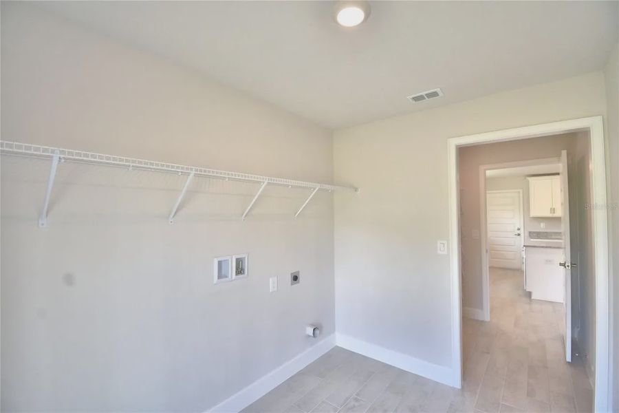 Spacious, unfurnished interior of a new home in Lake Juliana Estates, Auburndale (Image 31).