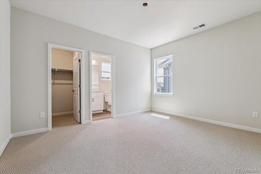 Spacious, unfurnished interior of a new home in Prestige Collection at Parkdale Commons, Lafayette (Image 18).