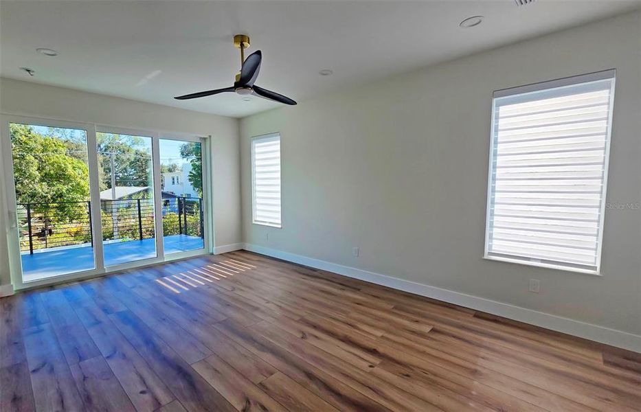 Spacious, unfurnished interior of a new home in , Sarasota (Image 69).