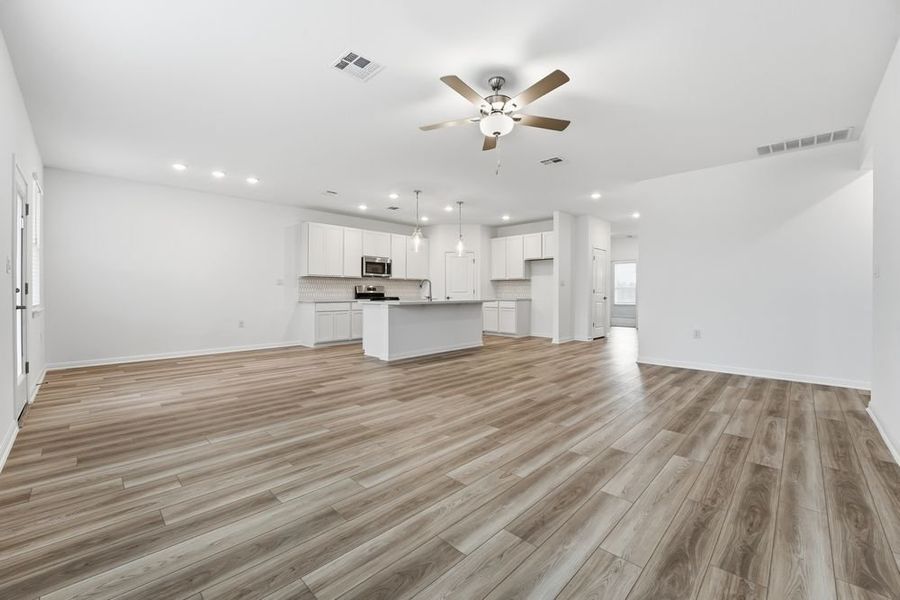 Spacious, unfurnished interior of a new home in Lisso 60s, Pflugerville (Image 11).