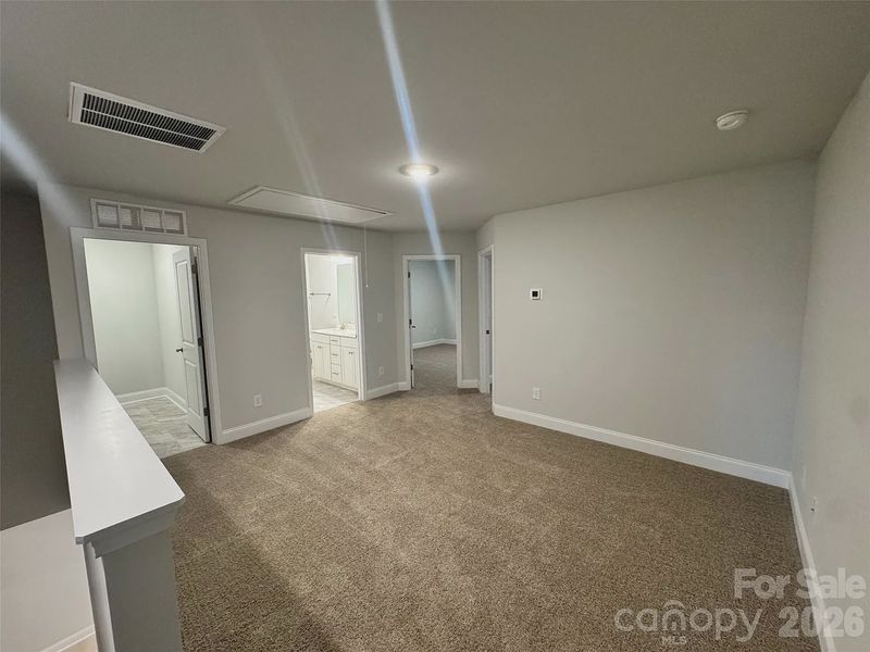 Spacious, unfurnished interior of a new home in Pine Trace, Gastonia (Image 20). Spacious, unfurnished interior of a new home in Pine Trace, Gastonia (Image 20).