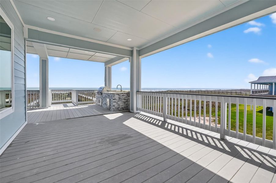 Exterior details and patio area of a home in , Freeport (Image 3).