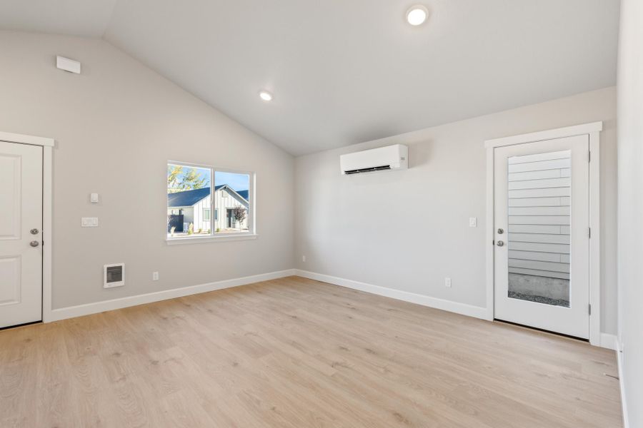 Spacious, unfurnished interior of a new home in Feather Ridge, Redmond (Image 13).