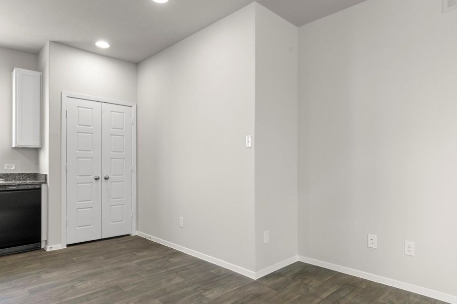 Spacious, unfurnished interior of a new home in Casetta Ranch, Kyle (Image 17).