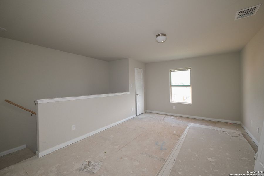 Spacious, unfurnished interior of a new home in Blue Ridge Ranch, San Antonio (Image 22). Spacious, unfurnished interior of a new home in Blue Ridge Ranch, San Antonio (Image 22).