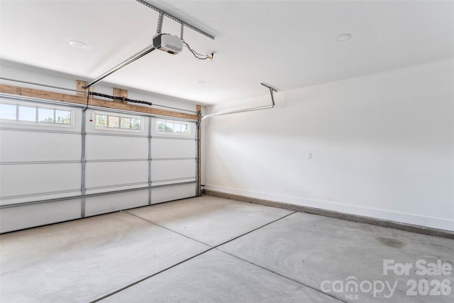 Spacious, unfurnished interior of a new home in , Fort Mill (Image 27).