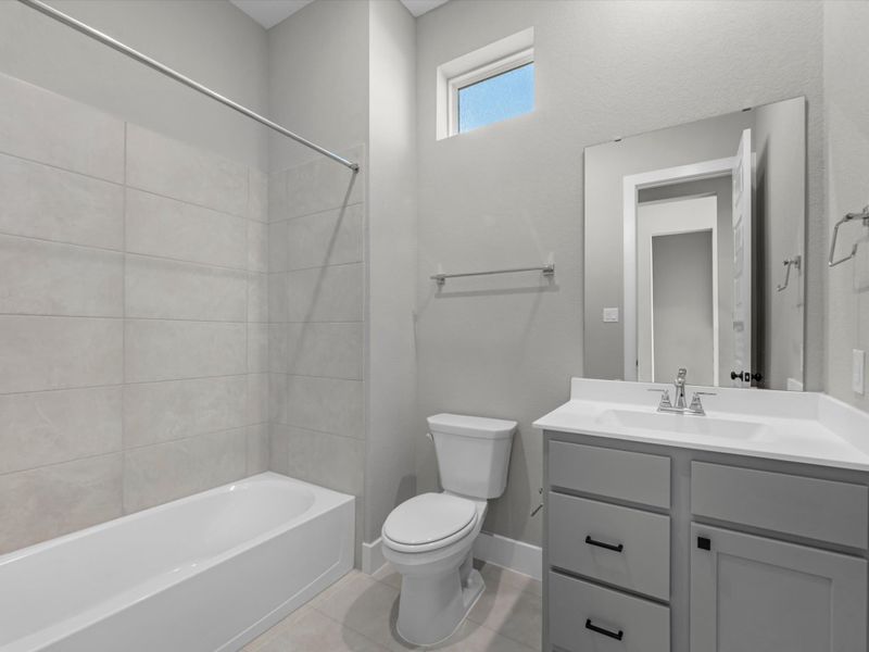 Furnished interior view inside a new home in Sienna 60’, Missouri City (Image 11).
