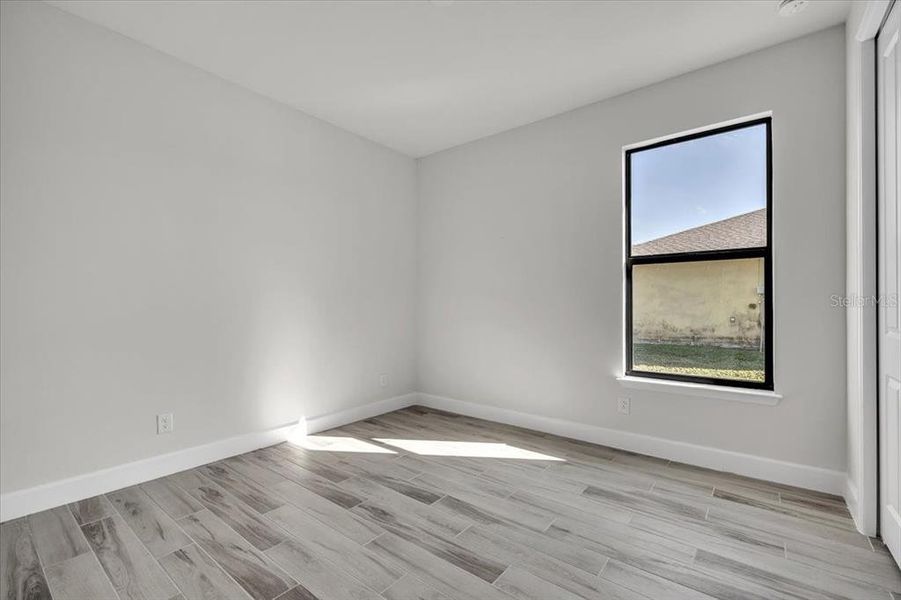 Spacious, unfurnished interior of a new home in , Cape Coral (Image 19).