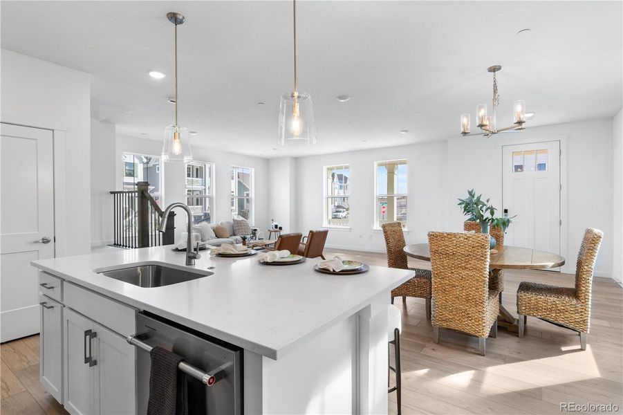 Model Representational Photo