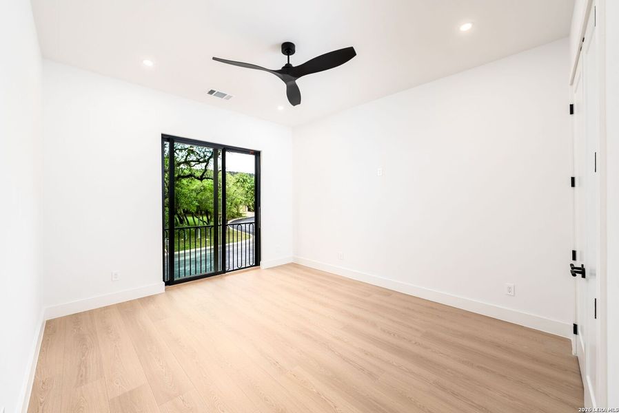 Spacious, unfurnished interior of a new home in , San Antonio (Image 22).