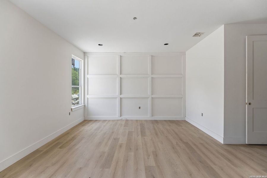 Spacious, unfurnished interior of a new home in , Horseshoe Bay (Image 19).