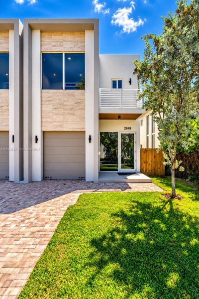 Exterior details and patio area of a home in , Miami (Image 14).