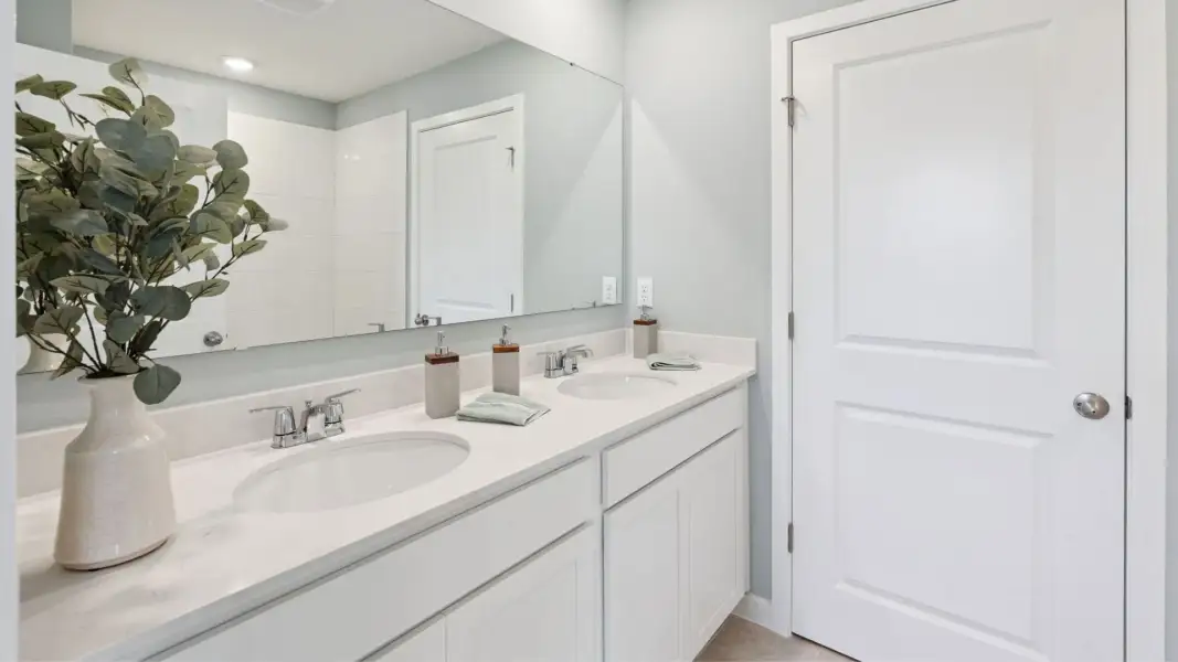 Furnished interior view inside a new home in Fish Lake Cove, Kissimmee (Image 10).