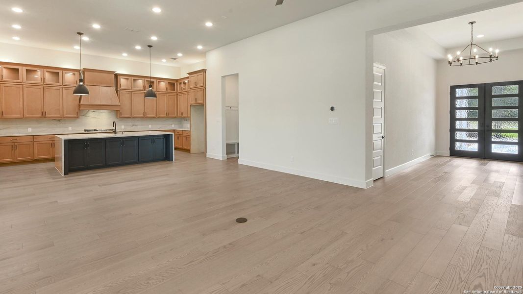 Spacious, unfurnished interior of a new home in George's Ranch Acre, Boerne (Image 24).