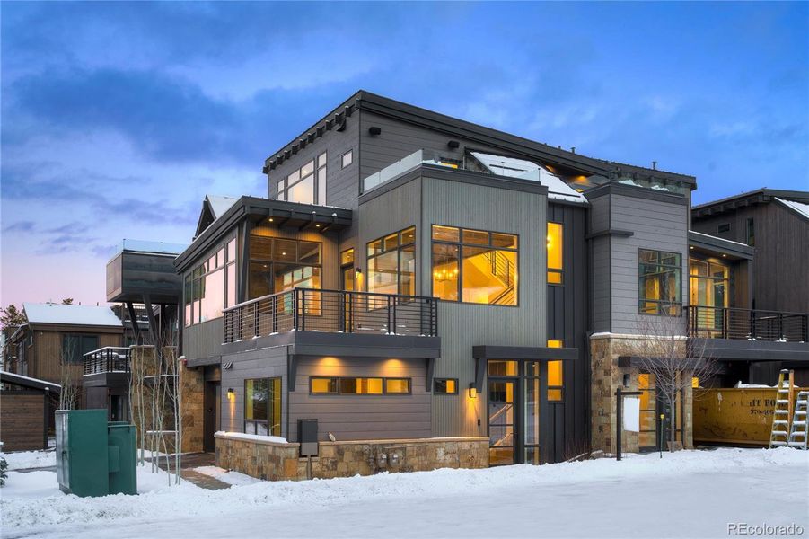 Condo located in Frisco, CO showcasing its design and architecture (Image 5).