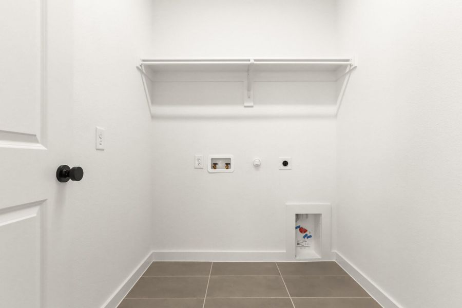 Spacious, unfurnished interior of a new home in Cottonwood Creek, Rowlett (Image 20).