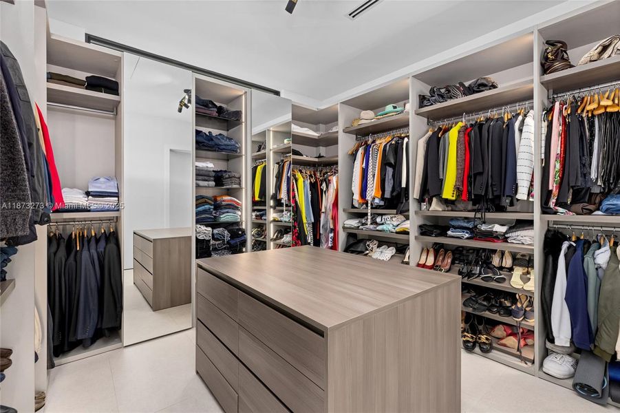 Furnished interior view inside a new home in , Pinecrest (Image 55).