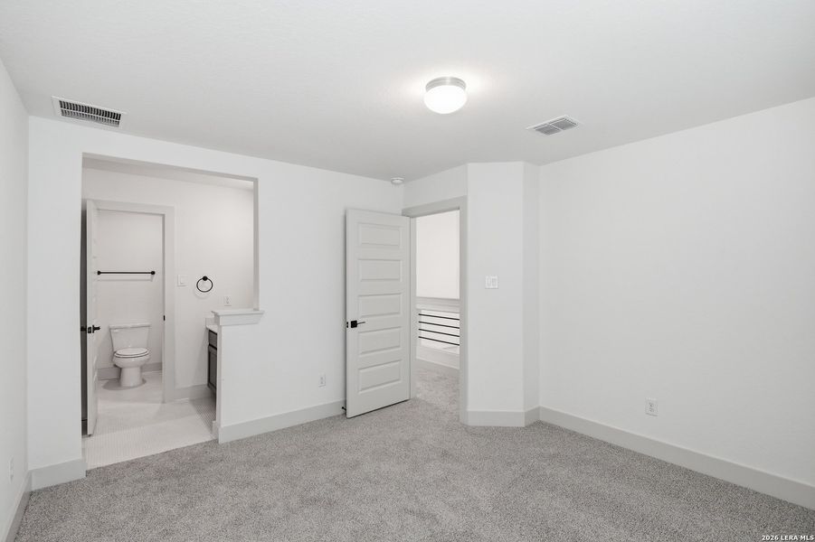 Spacious, unfurnished interior of a new home in Buffalo Crossing, Cibolo (Image 20).